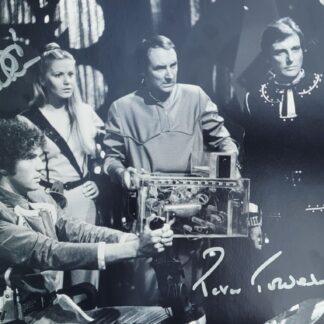 Peter Tuddenham & Glynis Barber as Slave & Soolin in Blake's 7 – signed 10"x8" photo with COA