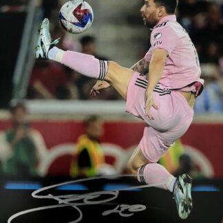Lionel Messi – signed 10"x8" photo with COA