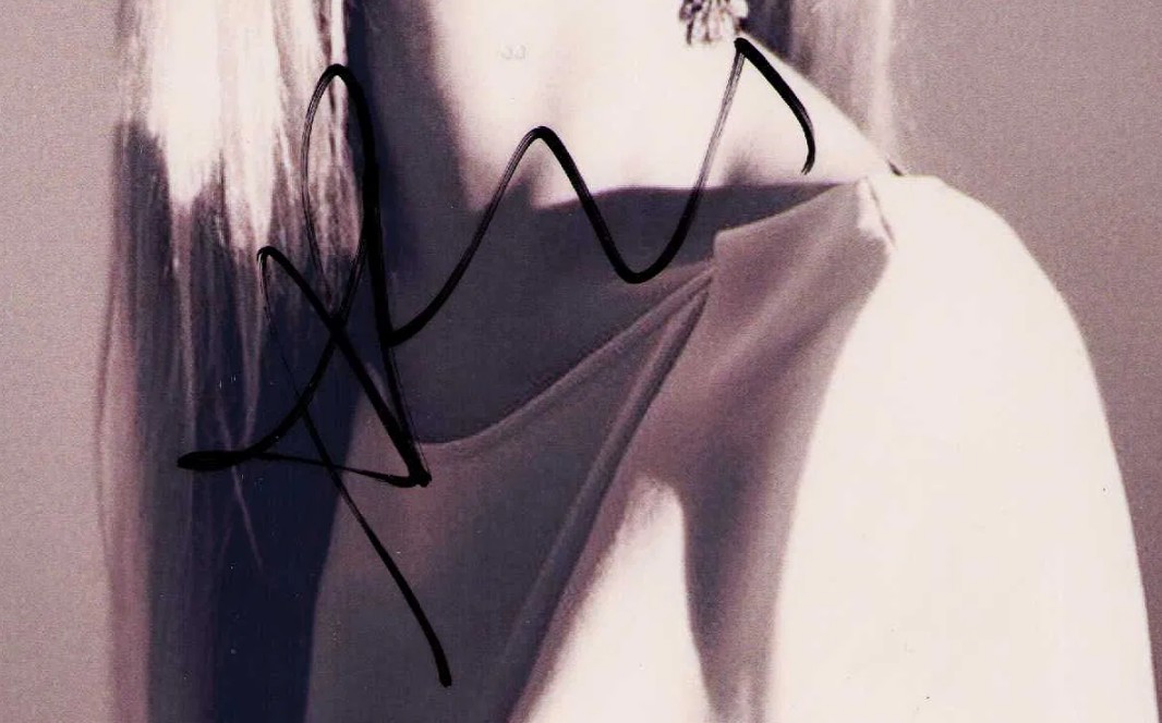 Alexis Knapp - signed 10"x8" photo with PSA DNA authentication