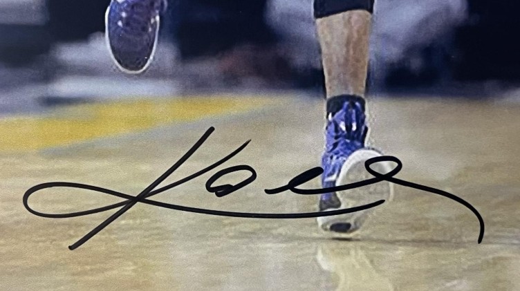 Kobe Bryant – signed photo mounted to 8" x 10" with Heroes & Legends COA